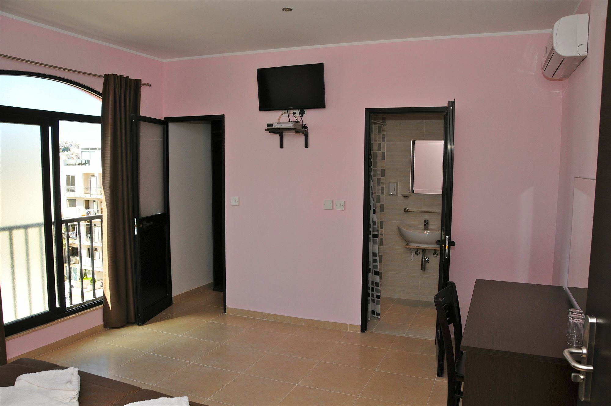 Sogdiana Guest House St. Julian's Exterior foto